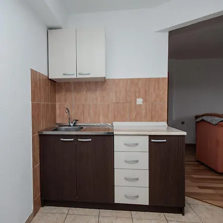 Aparthotel Cherry *